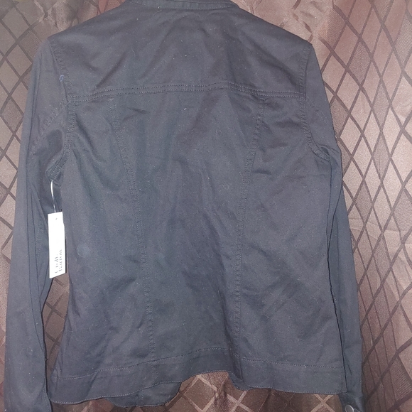 Size small jacket - Picture 2 of 3